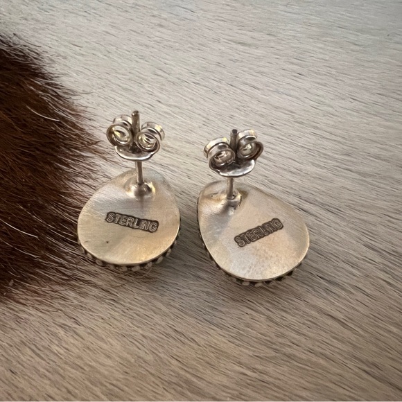 ❤️ Quality Palomino Variscite Navajo Style Teardrop Matte Sterling Stud Earrings - Picture 7 of 13